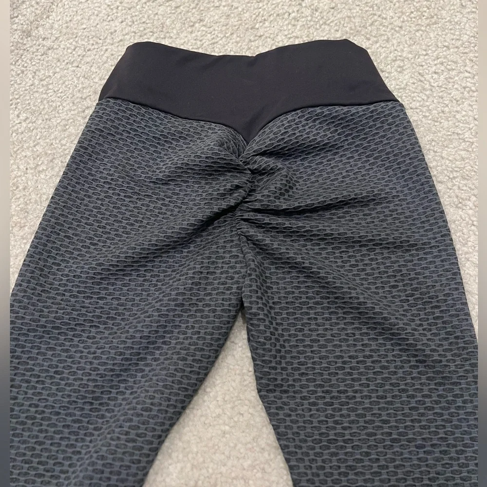 NWOT women’s scrunch viral leggings (size M) - Picture 1 of 3